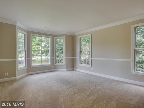 Bay Window w/ Crown & Chair Rail Molding