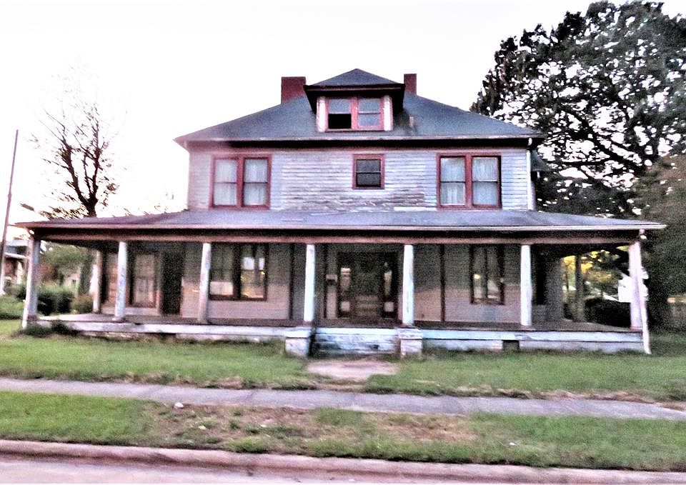 1st image of 425 Jackson St