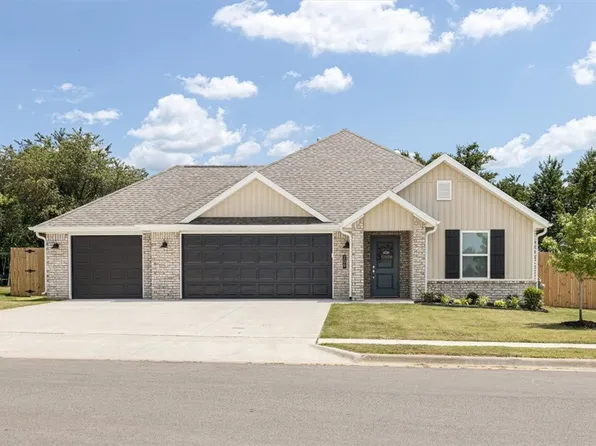 209 Pennington Ave, Prairie Grove, AR 72753