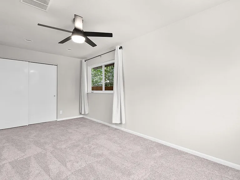 501 Arbor Ln — Photo 13