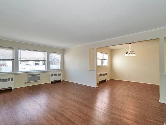 3rd image of 77 Massapequa Ave