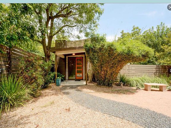 4th image of 700 W Johanna St