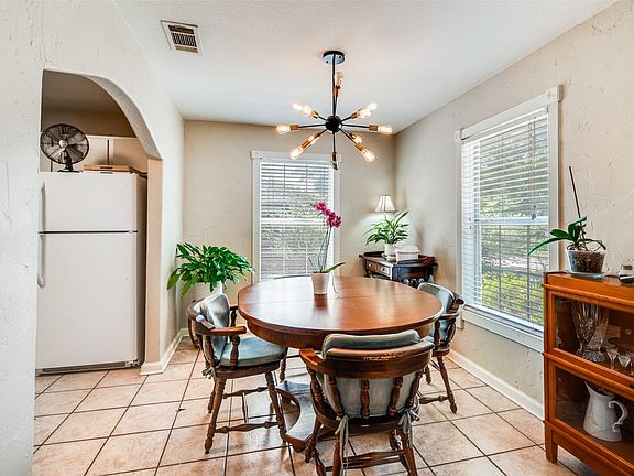 5th image of 2833 S Hills Ave