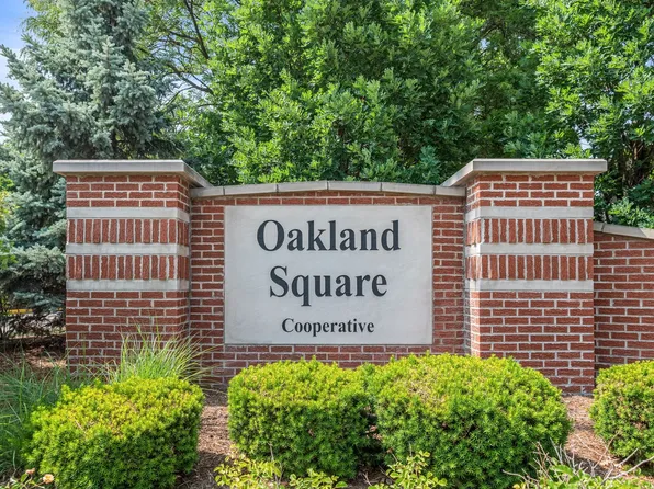 2587 Patrick Henry St, Auburn Hills, MI 48326