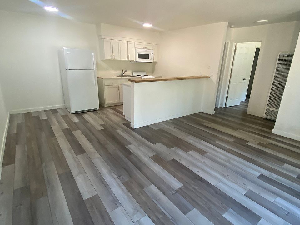 1st image of 3671 Spruce Ave #7