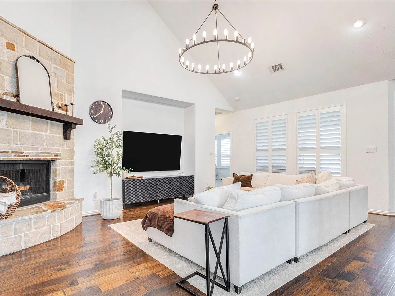 4 bed, 4.5 bath, 3446 sqft, $3,750 — Photo 4