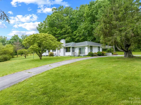 540 Greenville St, Saluda, NC 28773