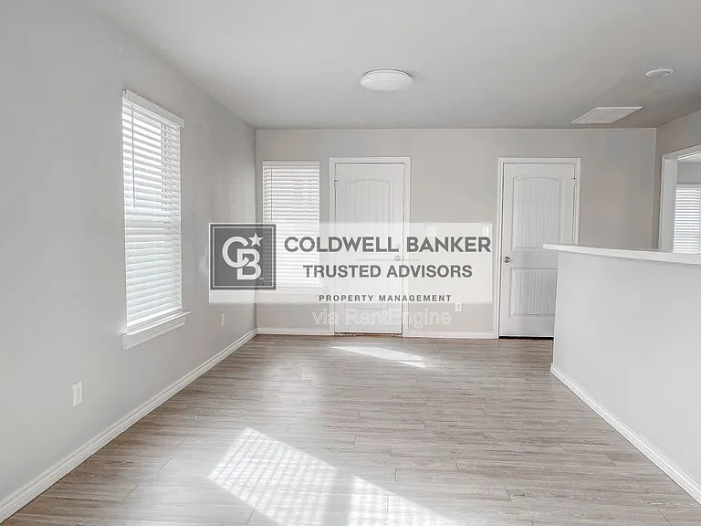 2406 Fir Ave — Photo 4