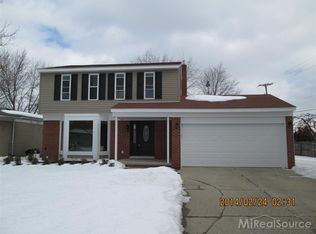 35010 Shell Dr, Sterling Heights, MI 48310