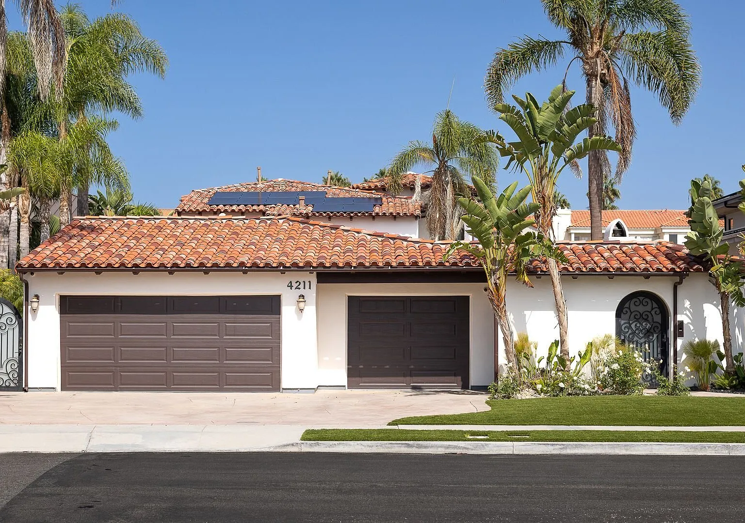 4 Bedroom + 4.5 Bathroom Boat Dock Home with Pool! | Mandalay Bay | Oxnard | Unfurnished — Photo 2