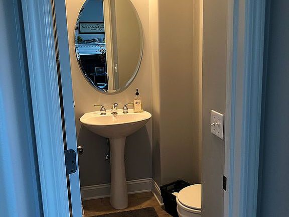 5th image of 558 S 181st St