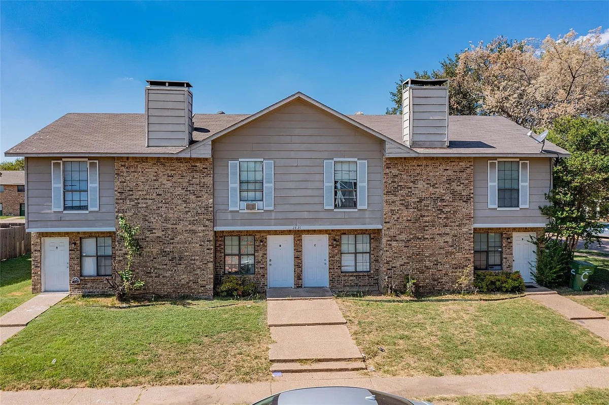 Building Photo - 2813 Wimbledon Ct #D