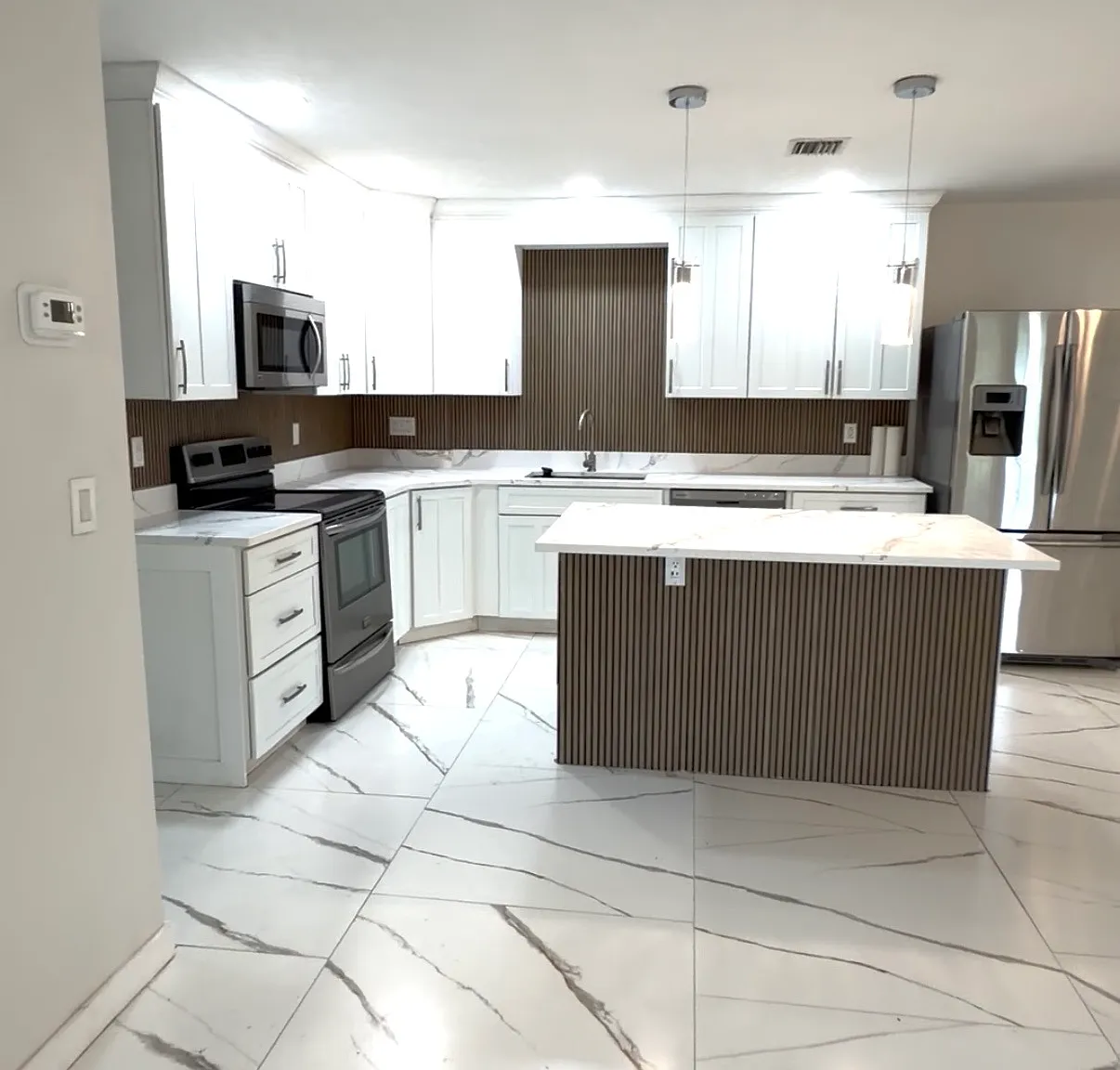 3 bed, 1562 sqft, $2,450 — Photo 2