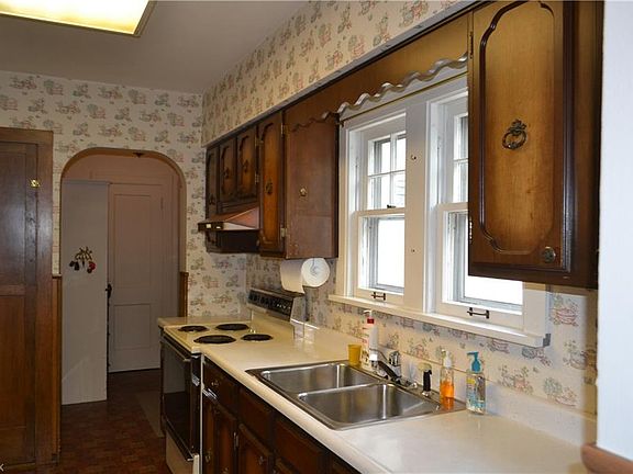 3rd image of 2035 Glenwood Dr