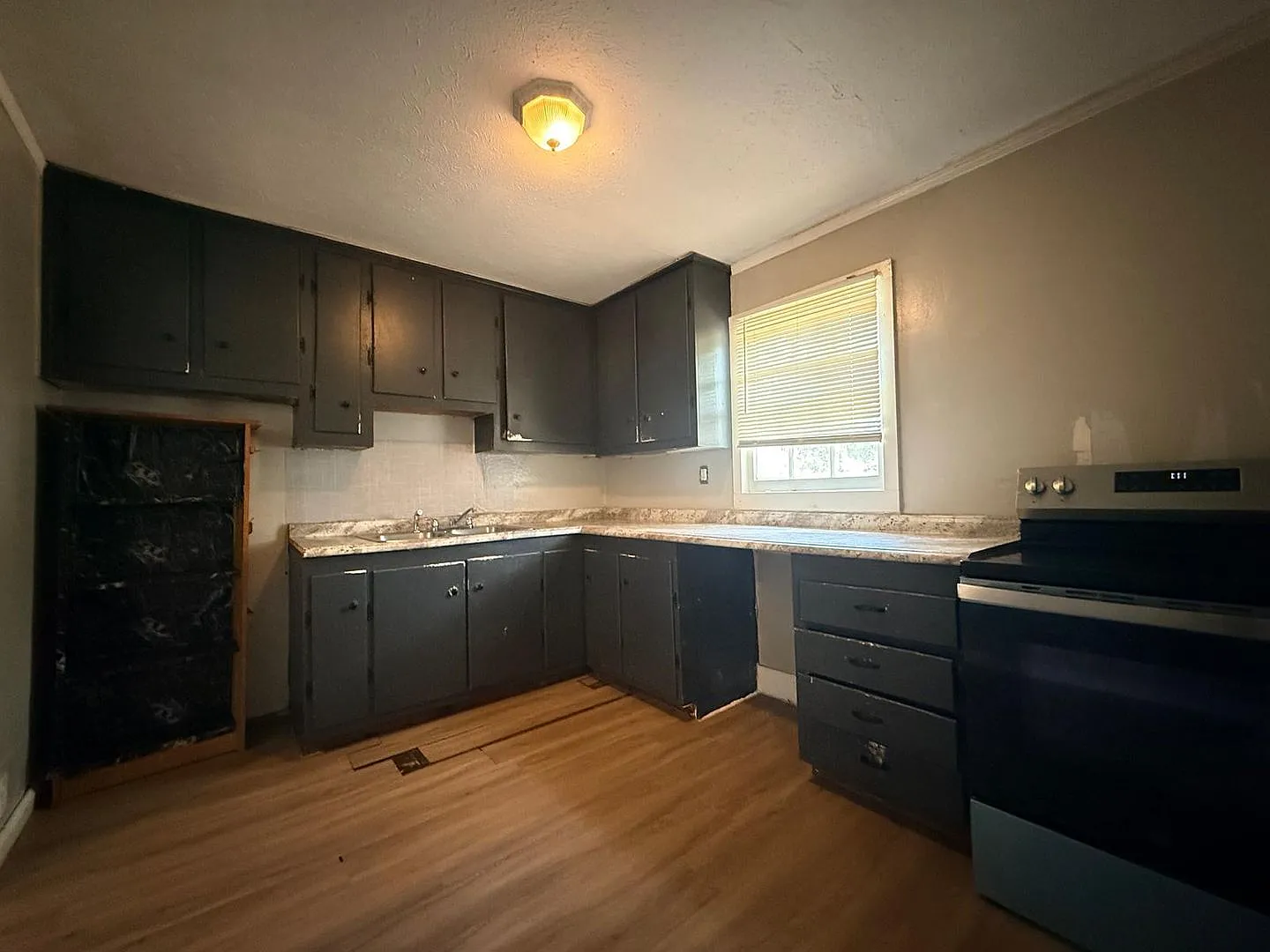 For Rent 3 Bedroom / 1 Bathroom Home — Photo 2