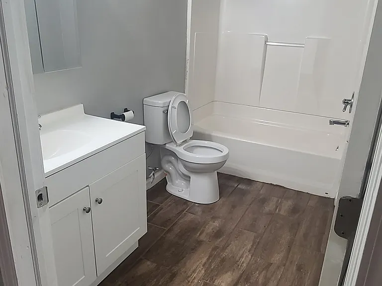317 N Indianola St — Photo 9