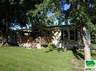 809 Park St, Alton, IA 51003