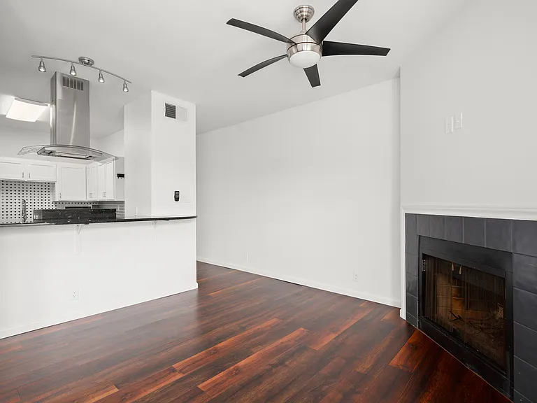 2414 Longview St #307 — Photo 5