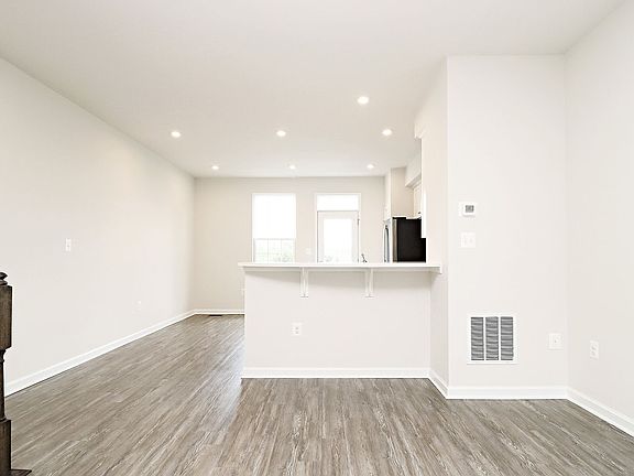 4th image of 2083 Elm Tree Ct