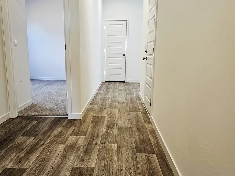 8105 Wandesford Dr — Photo 16