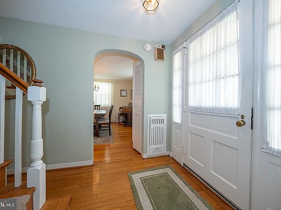 3rd image of 2115 Winton Ave