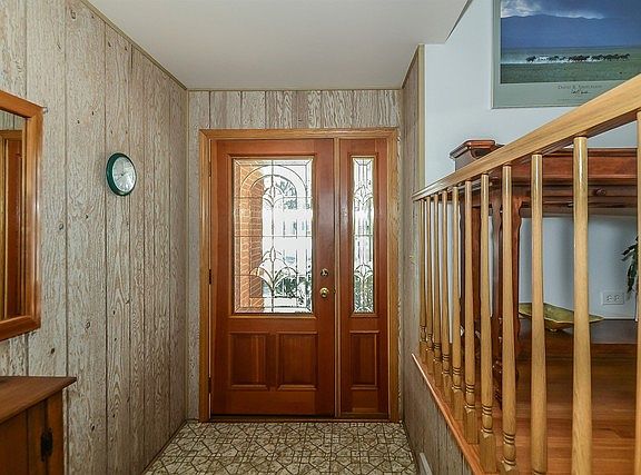 3rd image of 1015 Sherwood Dr