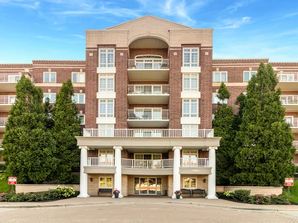 7071 W Touhy Ave APT 307, Niles, IL 60714