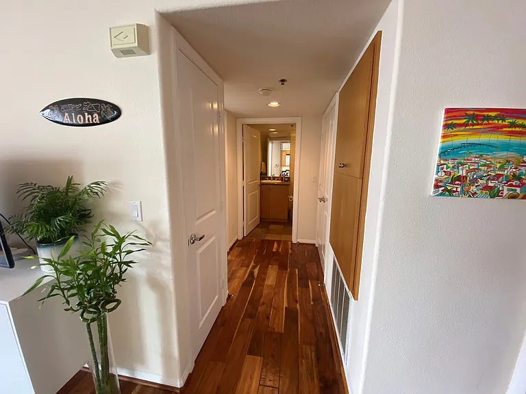hallway to 2nd bedroom and bathroom