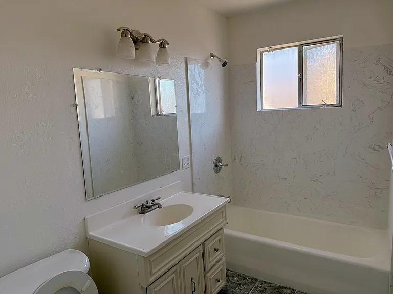 20821 Chester St #B — Photo 4