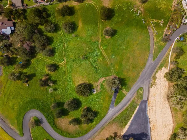 620 Coghlan Road, Healdsburg, CA 95448