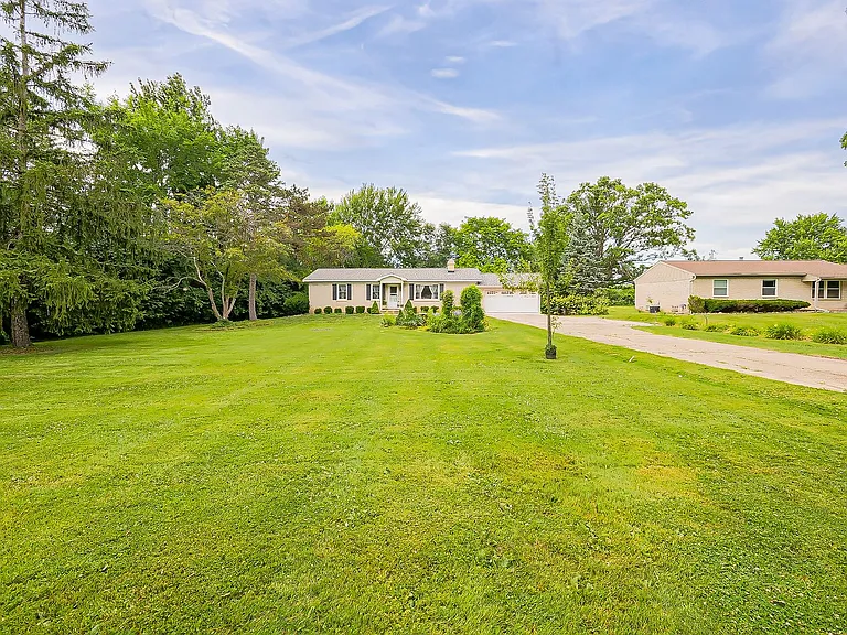 52010 Eleven Mile Rd — Photo 48