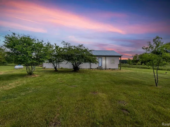 5942 Birch Run Rd, Millington, MI 48746