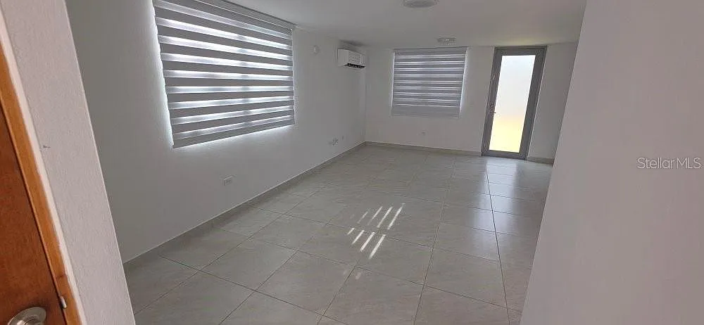 3 bed, 2.5 bath, 10 sqft, $2,900 — Photo 4