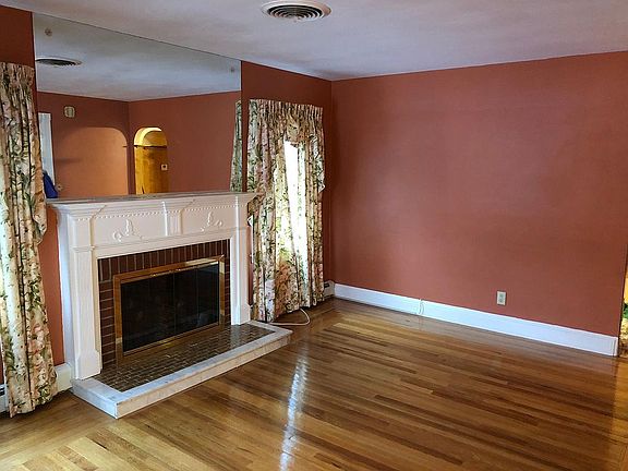 Large Living room with gas fireplace