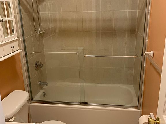 5th image of 20 Ruxton Ave #1A