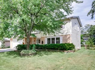 1117 S Cherrywood Dr, Mount Prospect, IL 60056
