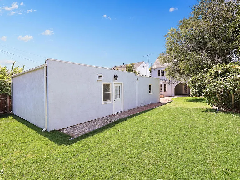 900 E Glenoaks Blvd — Photo 15