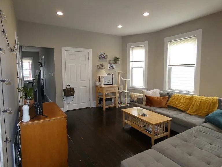 37 Condor St #3 — Photo 4