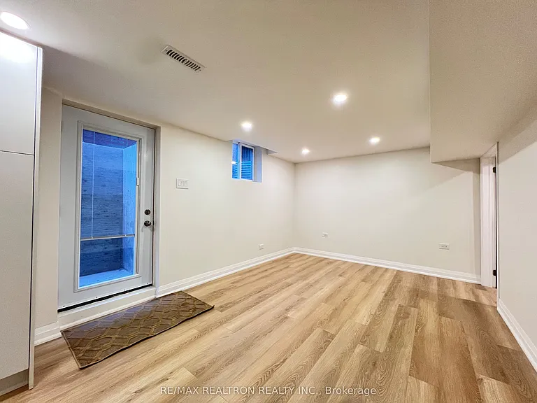 Trillium Dr — Photo 4