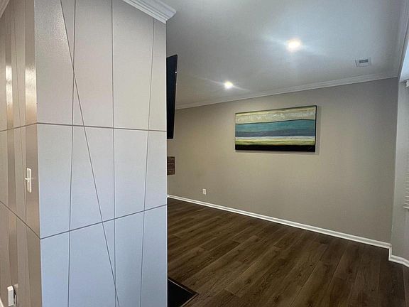 3rd image of 6073 Deer Hill Ct