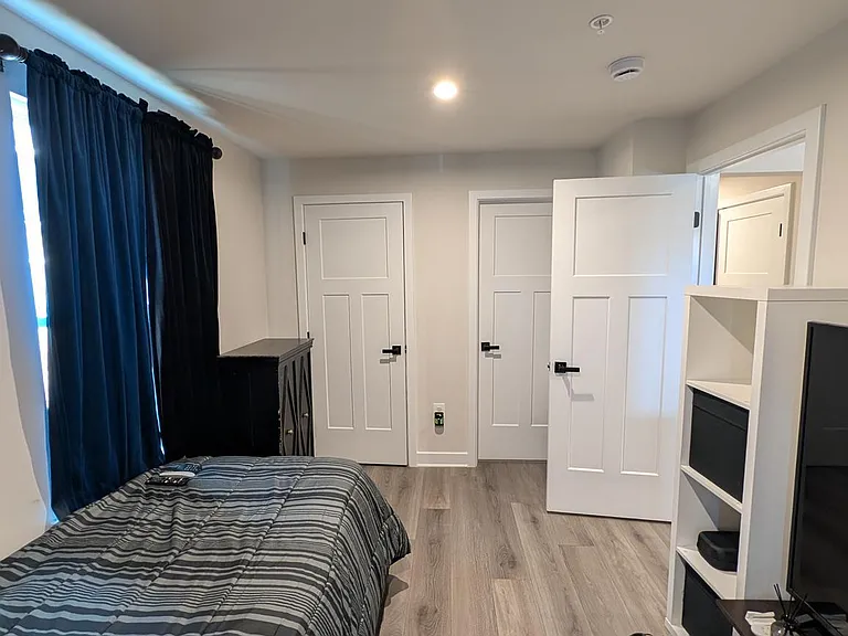 16141 Meadow Glenn Dr — Photo 3