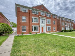 9015 W North Ave, Wauwatosa, WI 53226