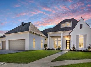 211 Sabal Grove Ln, Youngsville, LA 70592