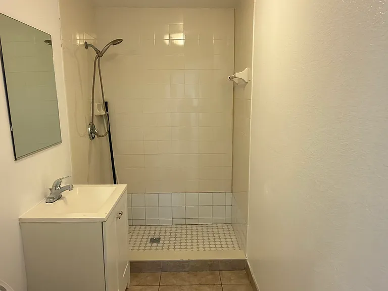 651 SW 9th St #7 — Photo 20