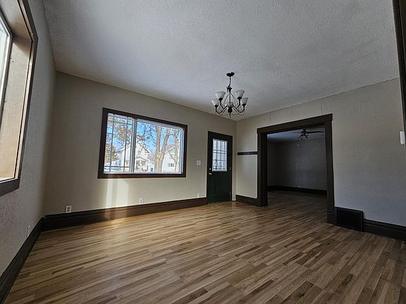 3rd image of 302 E 11th St