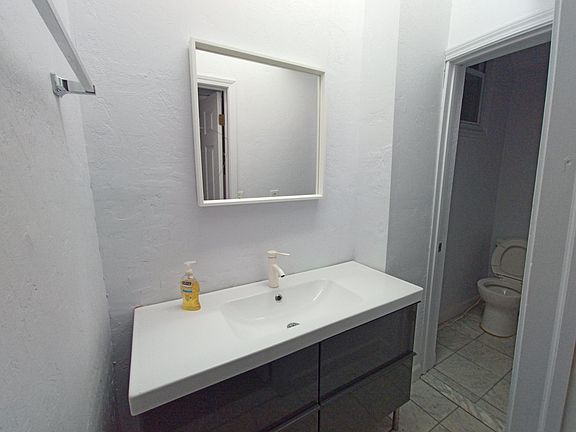 3rd image of 3922 N Ashland Ave Suite 1F