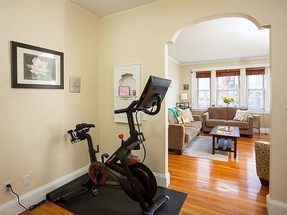 5th image of 550 Centre St APT 8