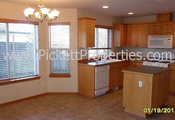 5th image of 19781 Garnet Ct NE