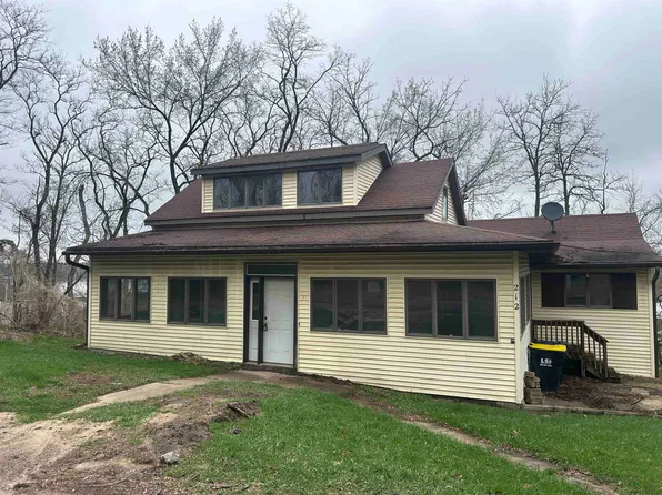 212 Center St, Necedah, WI 54646
