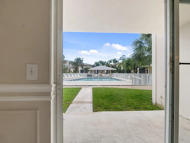 510 Prosperity Farms Rd #4B — Photo 23